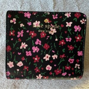 Kate Spade New York small L-zip bifold wallet